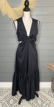 Load image into Gallery viewer, Fun And Free Black Midi Dress