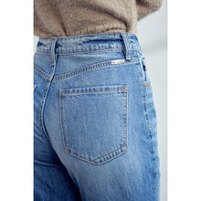 Load image into Gallery viewer, Kancan Distressed Mom Jeans