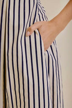 Load image into Gallery viewer, The Hampton Midi Dres
