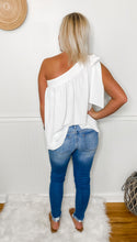 Load image into Gallery viewer, Kancan Distressed Skinny Mid Rise Jeans
